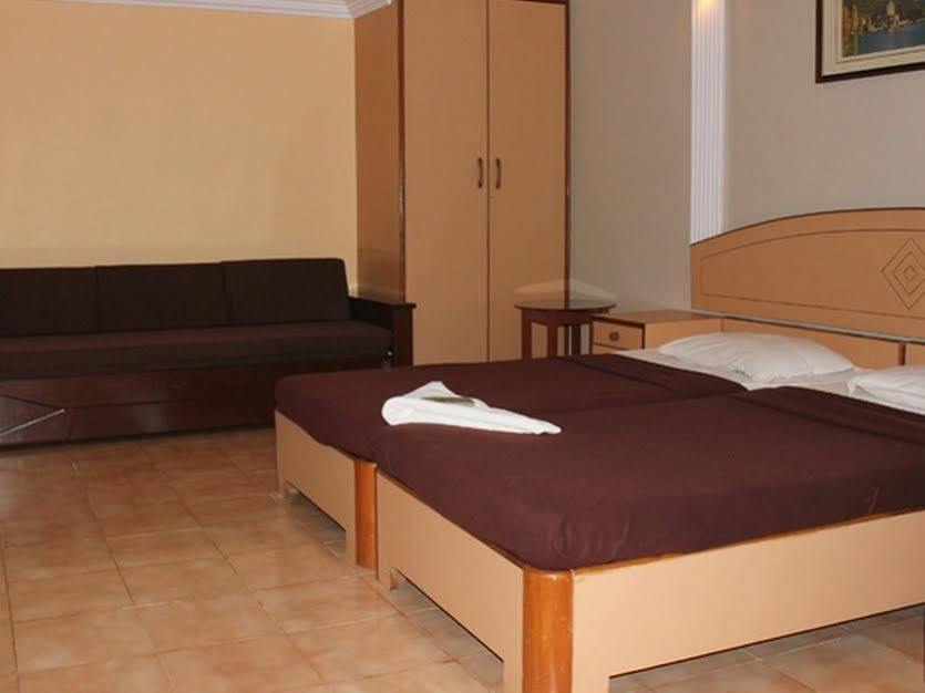 Amigo Plaza Hotel Kolva Kültér fotó
